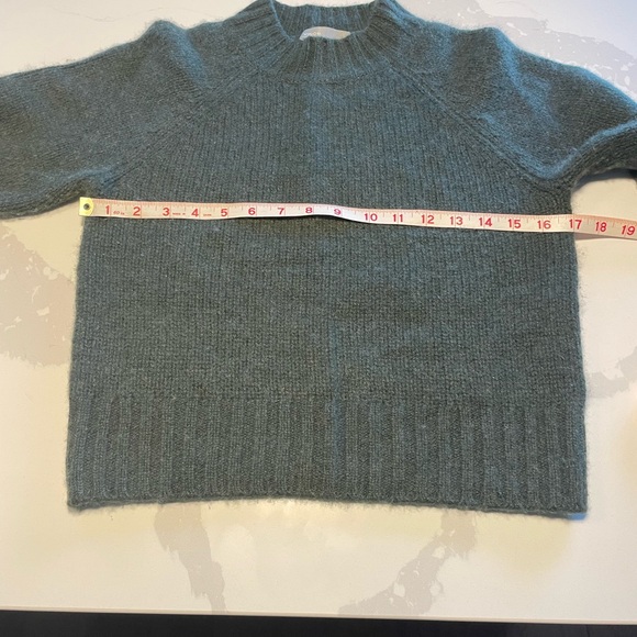 VINCE  cashmere green sweater, size small - Picture 7 of 7